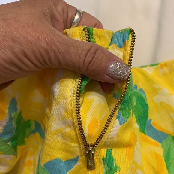 Lilly Pulitzer size 00 Deenie sunflower yellow rose shorts - Picture 7 of 9